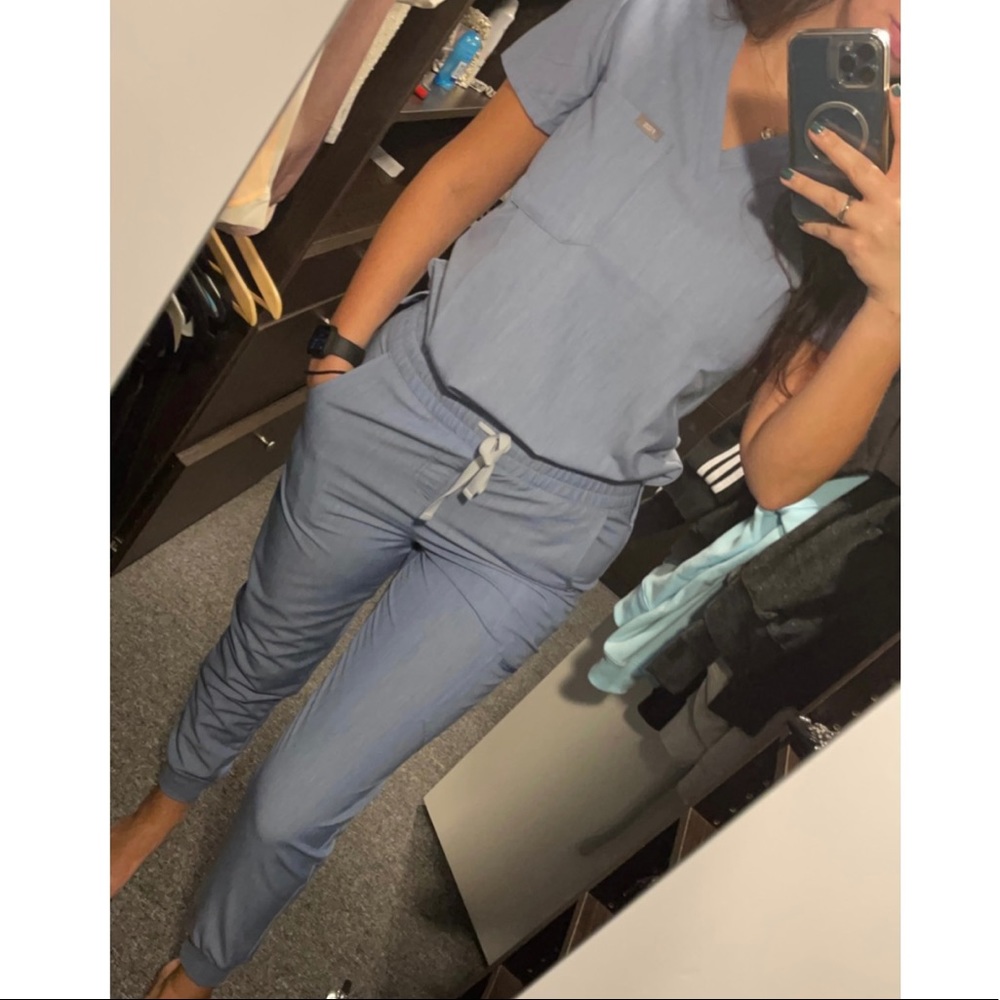 FIGS Medium Tall Jogger Set